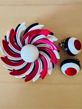 Vintage Red White Blue Swirl Brooch with Matching Clip Earrings